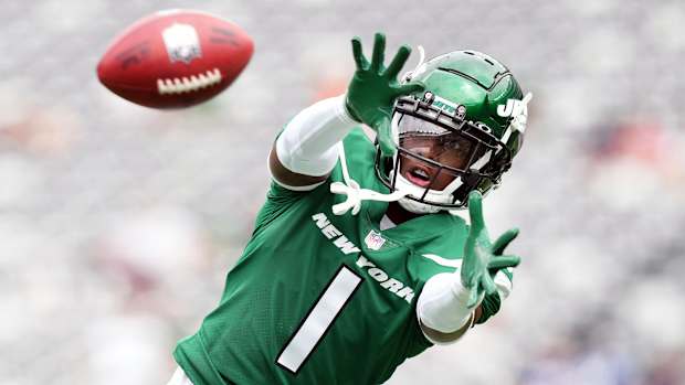New York Jets CB Sauce Gardner catches pass in preseason